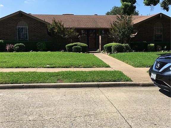 3rd image of 1702 Goliad Dr