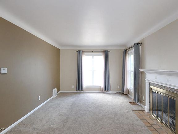 4th image of 2624 Almont Ave SE