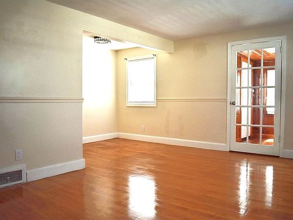 3rd image of 63 Tyler St Floor 1