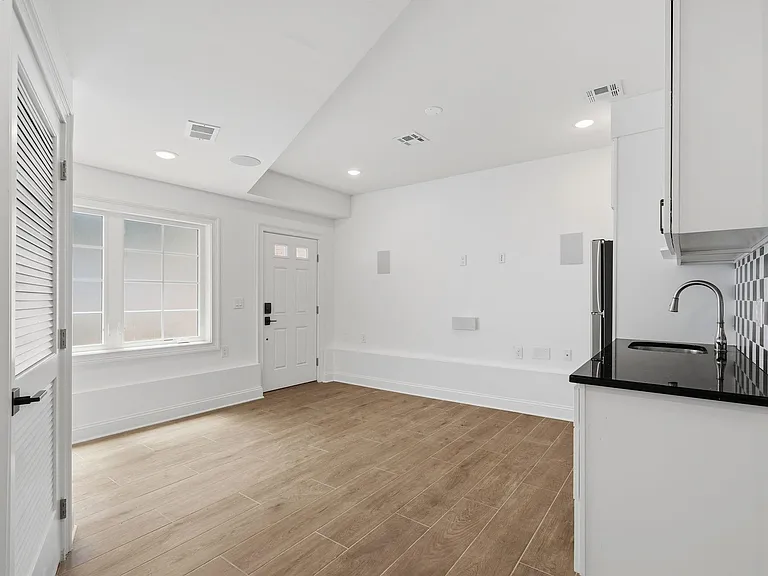 14 W 49th St #1 — Photo 4