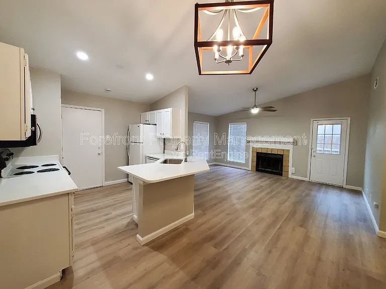5717 Lochmoor — Photo 8