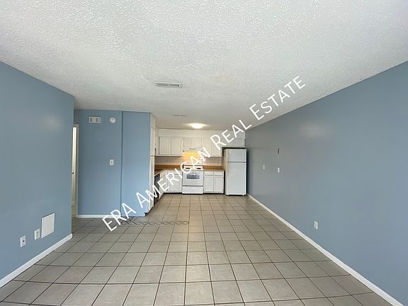 5th image of 3353 Greenbriar Cir