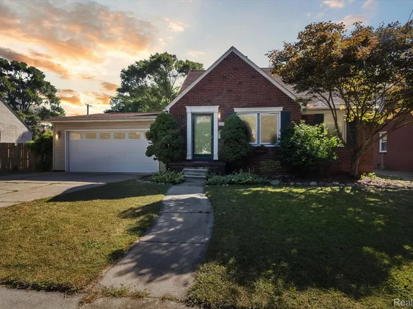 1439 18th St, Wyandotte, MI 48192