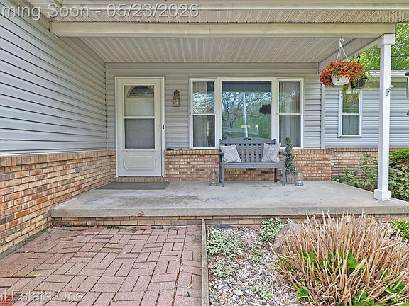 2nd image of 4022 Hadley Rd