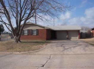 1922 Field Dr, Enid, OK 73703