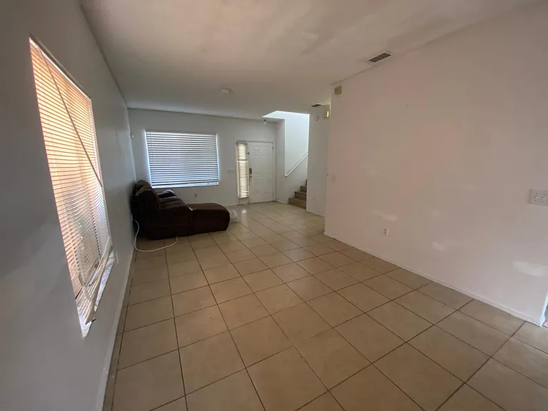 842 Monopoly Ct — Photo 3