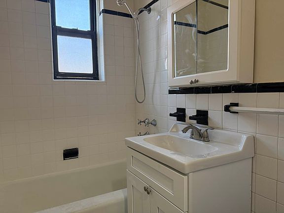 4th image of 4816 30th Ave APT 1C