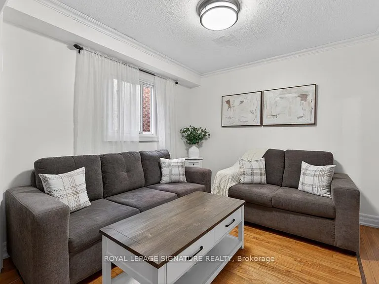 101 Pentland Cres — Photo 9
