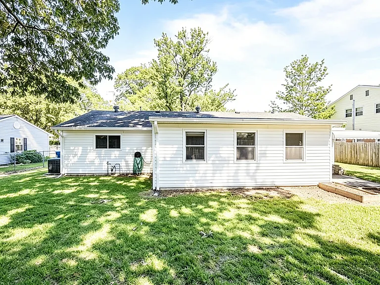 210 E Chickasaw Rd — Photo 21