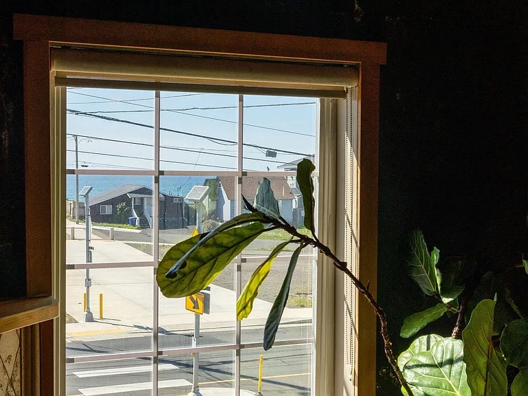 304 SE Highway 101 — Photo 24