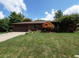 15 Boulder Point Dr, Springfield, IL 62711