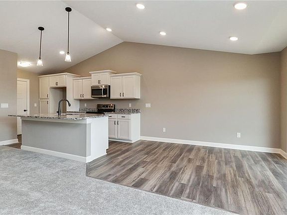 5th image of 2405 SE Maxwell Dr