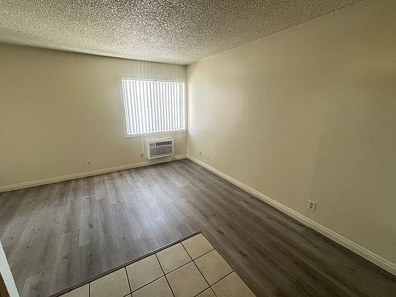 3rd image of 1620 Bridge St APT 8