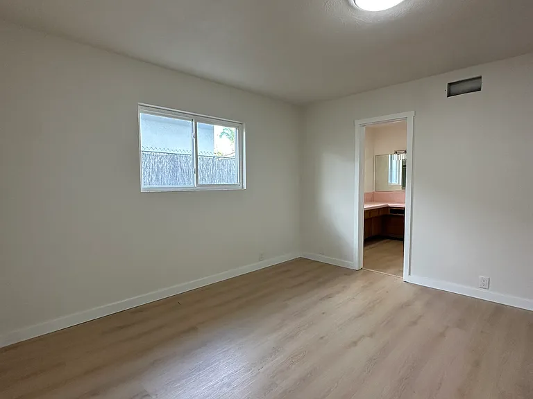 1300 Oak Ave #5 — Photo 8