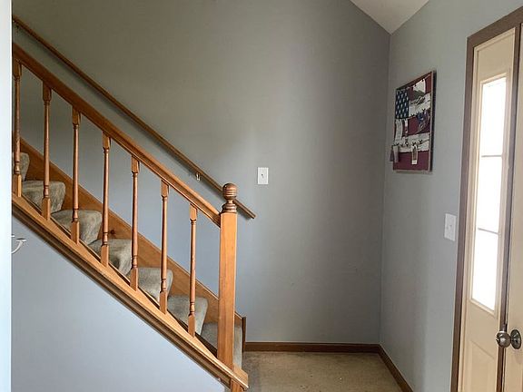 5th image of 355 Elizabeth Dr
