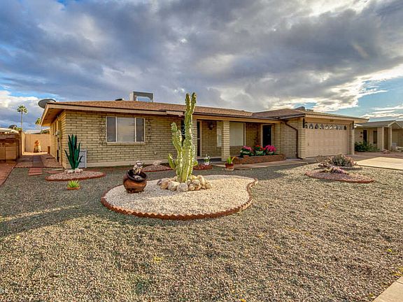 2nd image of 4549 E Catalina Ave