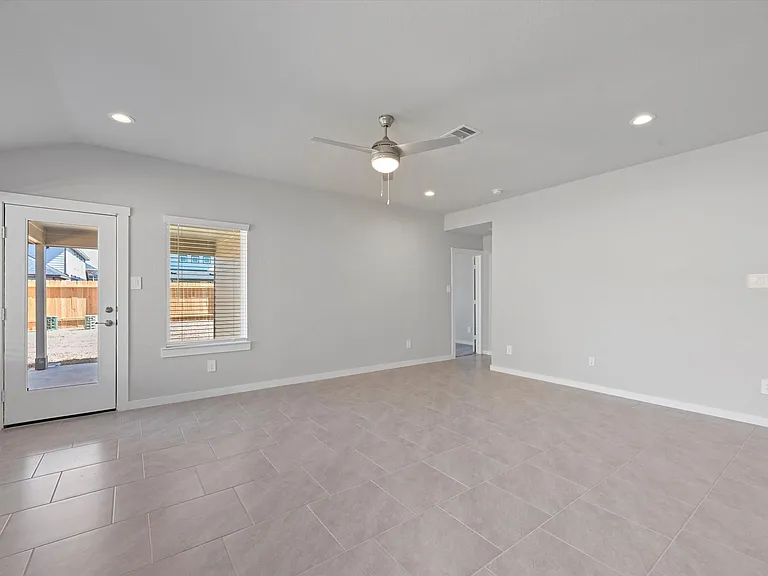3335 Silverton Dr — Photo 14