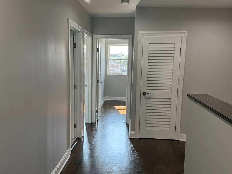 7846 S Saint Lawrence Ave — Photo 4