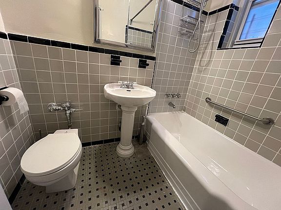 5th image of 55-05 Woodside Ave #314