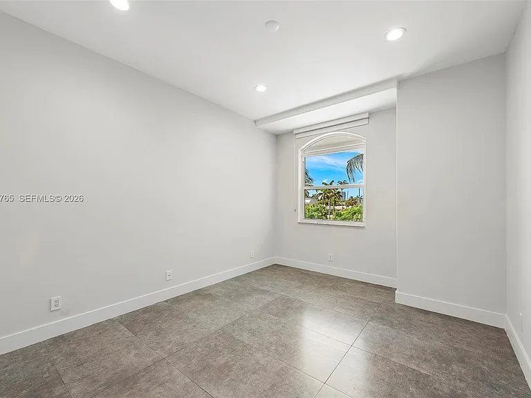 552 Palm Dr — Photo 56