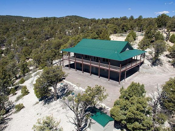 2nd image of 1735 W Pinyon Hills Rd