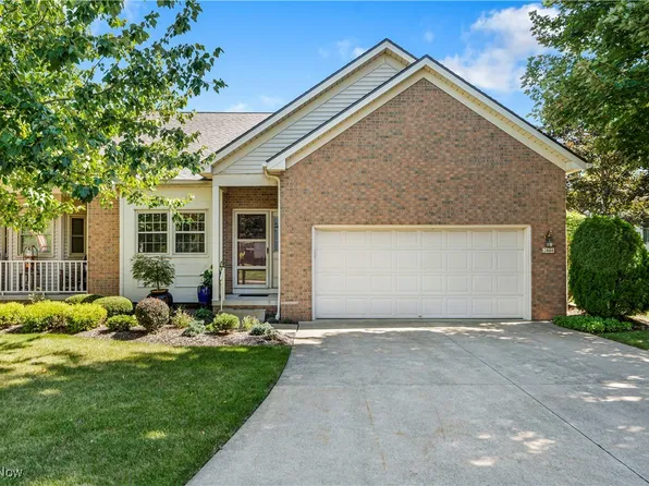2444 Charing Cross Rd NW, Canton, OH 44708