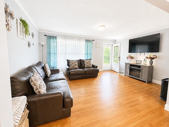 3rd image of 88 Trent St