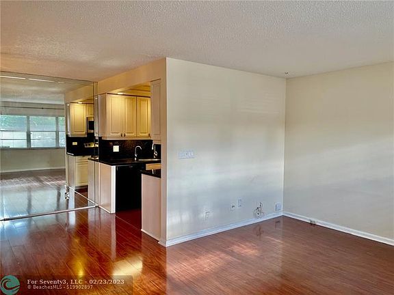 2nd image of 2903 Victoria Cir APT E1