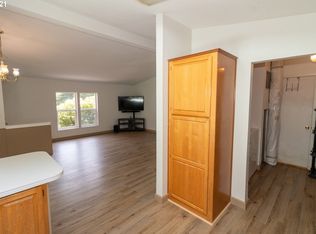 4951 Lake Dr, Florence, OR 97439