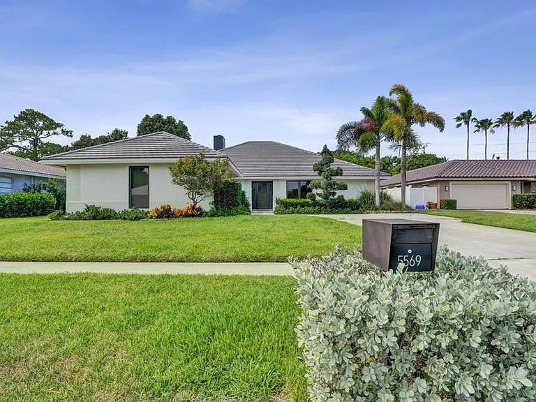 5569 Wind Drift Ln — Photo 2