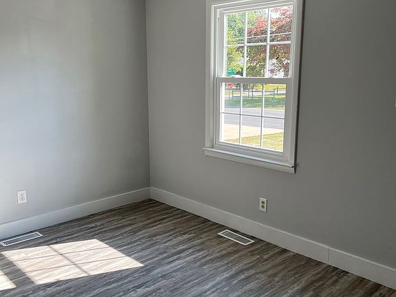 3rd image of 815-821 E Maple St #817