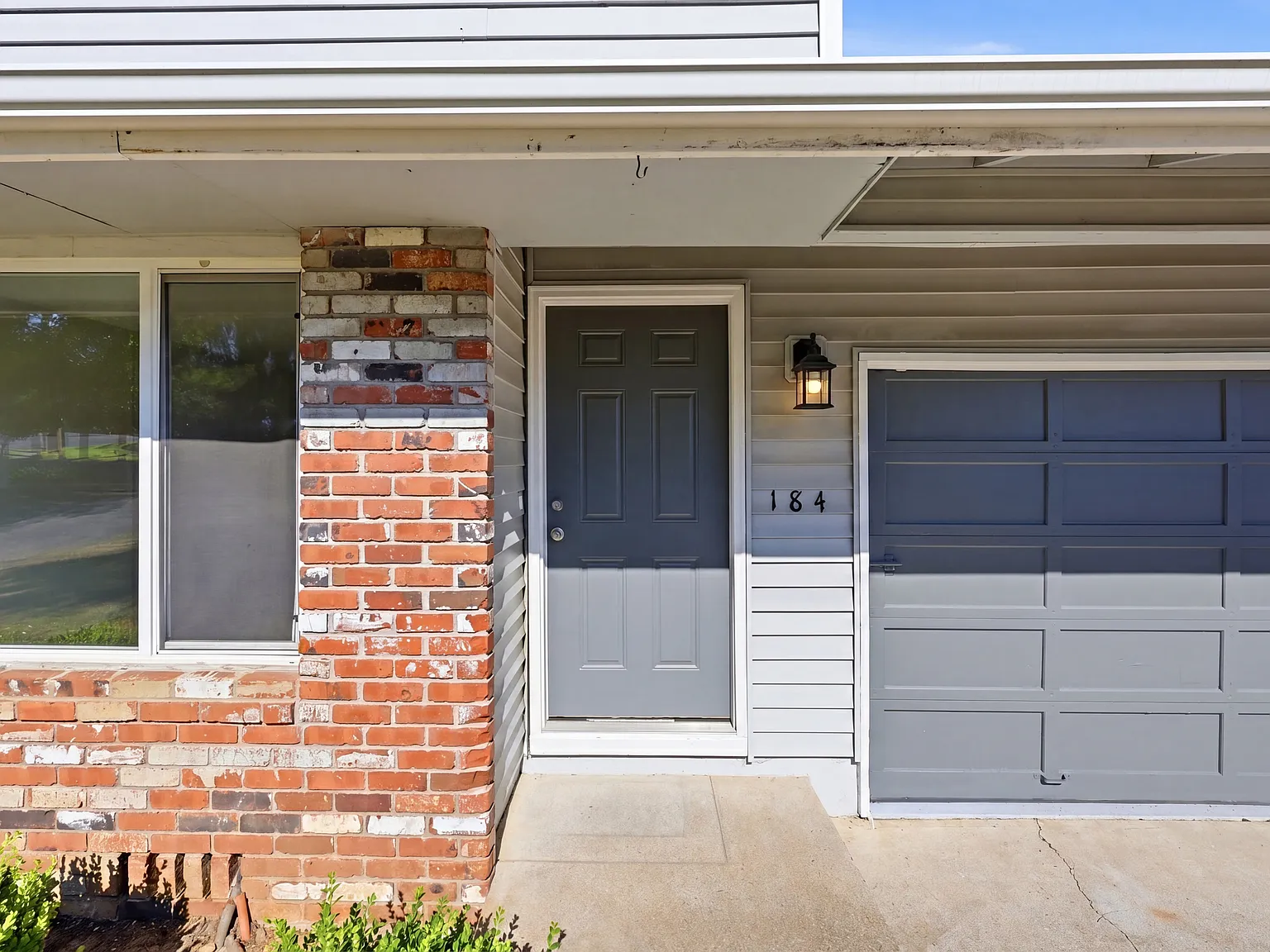 2 bed, 1.5 bath, 1048 sqft, $1,900 — Photo 2