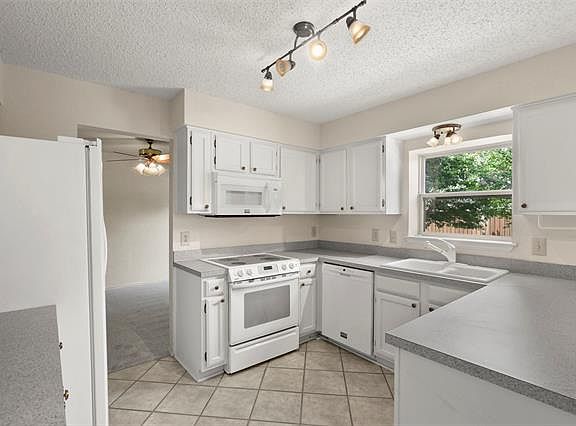 4th image of 3909 Picato Dr