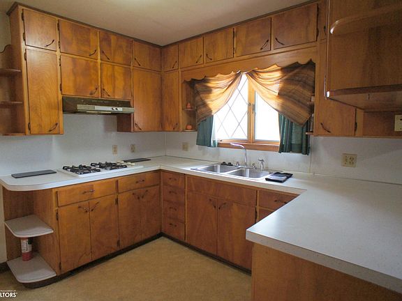 3rd image of 809 Wood St
