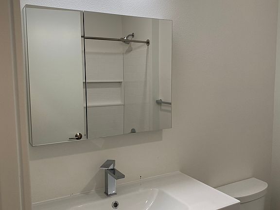 5th image of 2000 SE Tacoma St #7