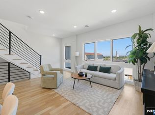 98 Western Ave, Jersey City, NJ 07307