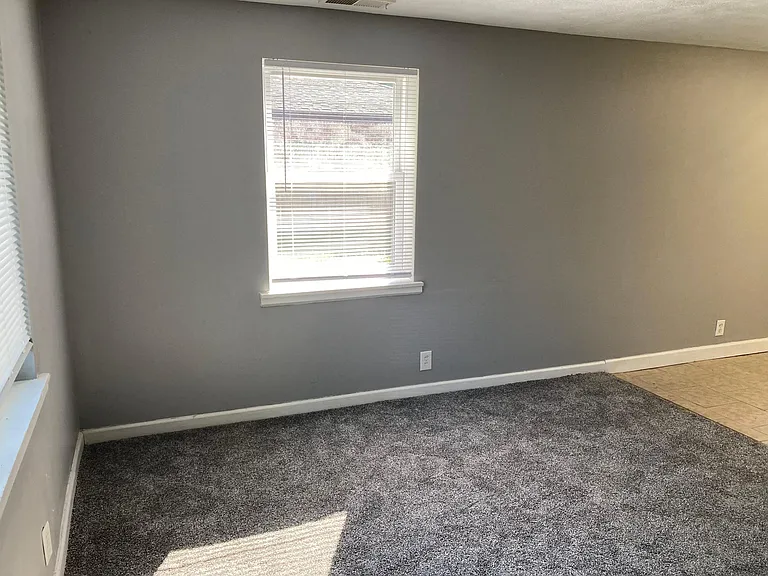 827 W Berry Ave — Photo 4