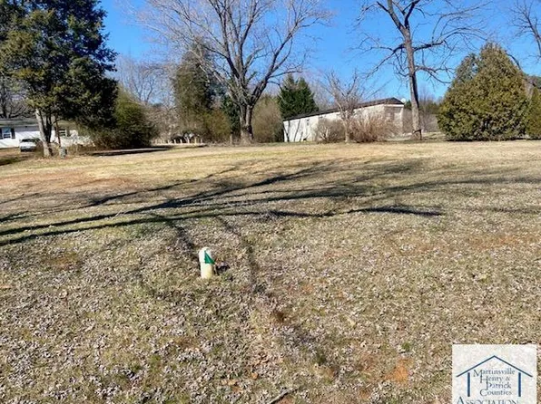 1409 Daniels Creek Rd, Collinsville, VA 24078