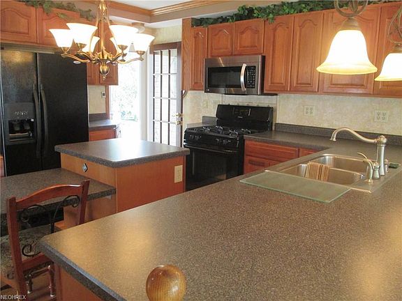 4th image of 609 Duke Cir