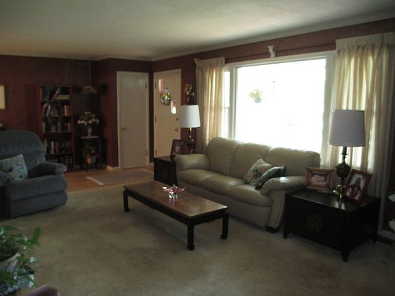 Living Room : Big picture window.