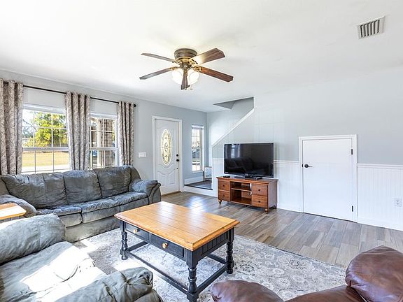 5th image of 705 SE TOWNHOMES BOULEVARD