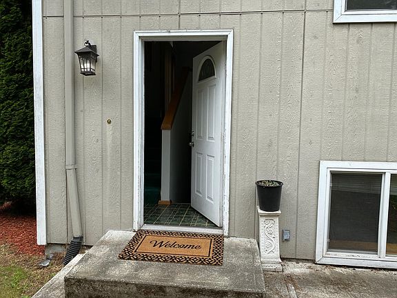 4th image of 2124 146th Pl SE #B
