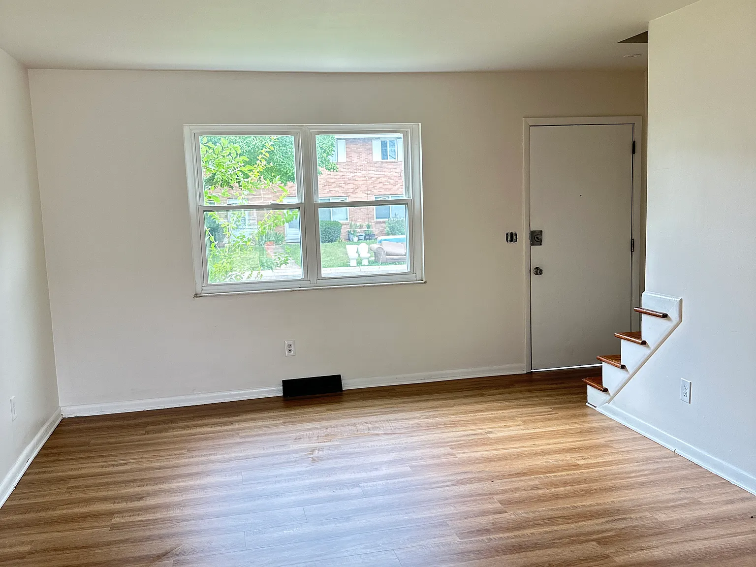 2 bed, 1.5 bath, 1350 sqft, $1,300 — Photo 4