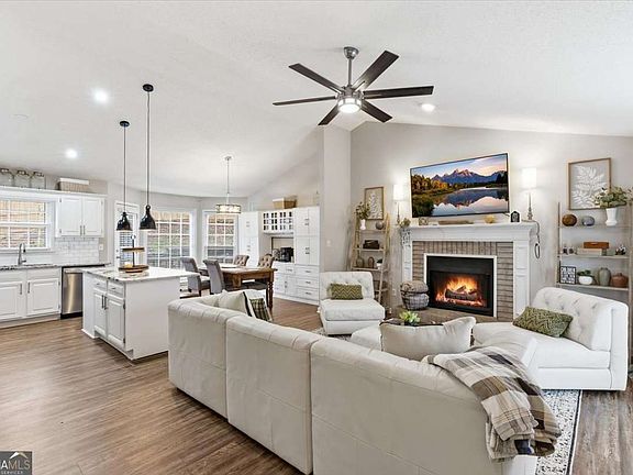 2nd image of 10 Old Hickory Way