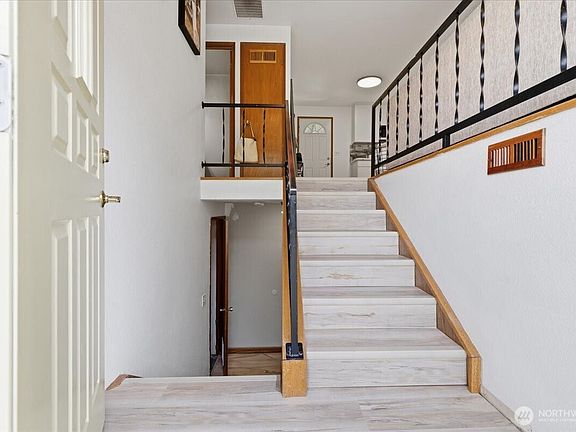 2nd image of 1105 River Drive