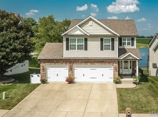 1338 Orchard Lakes Cir, Belleville, IL 62220