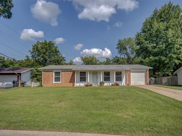 207 Merriweather Ln, Fairview Heights, IL 62208