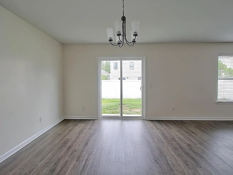 143 Davila St — Photo 9