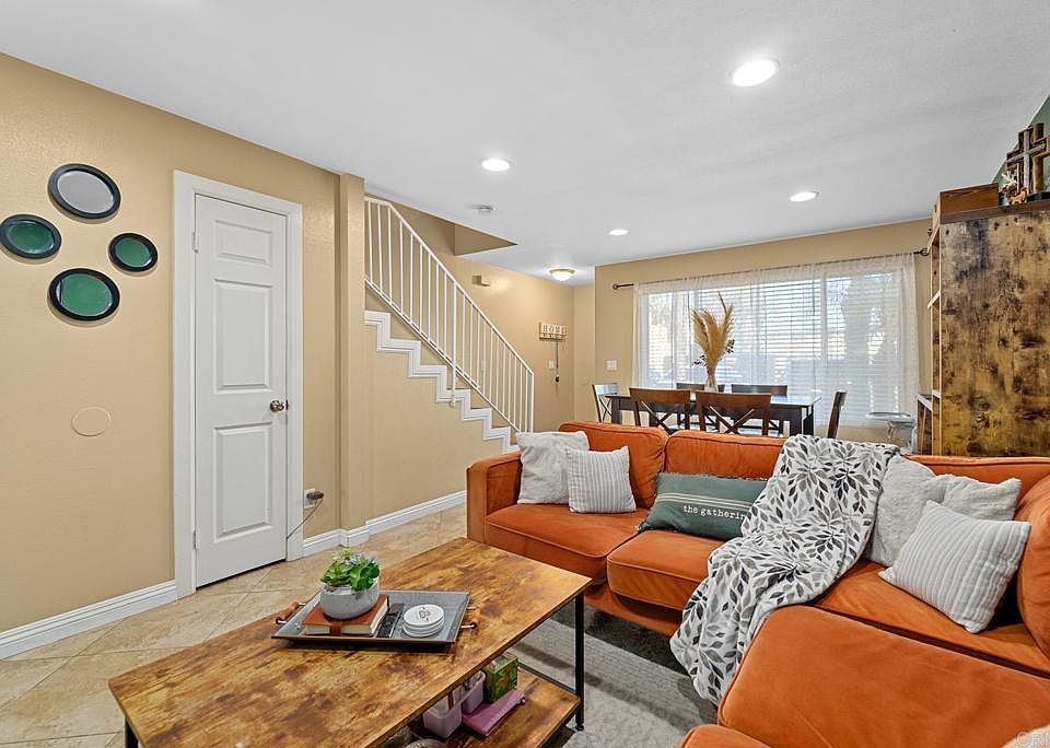1st image of 307 S Mollison Ave Unit 2