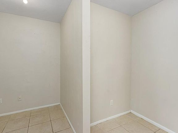 4th image of 1318 SE 18th St